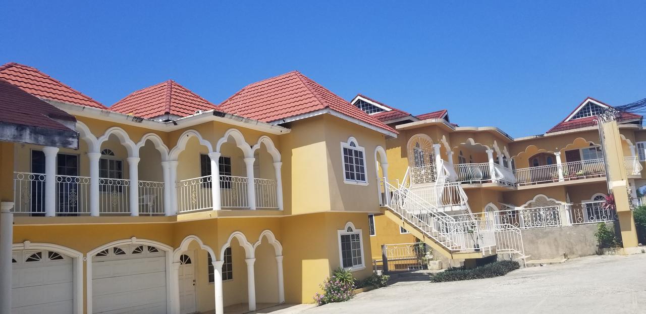 Wizzy Apartment Ocho Rios Exterior photo