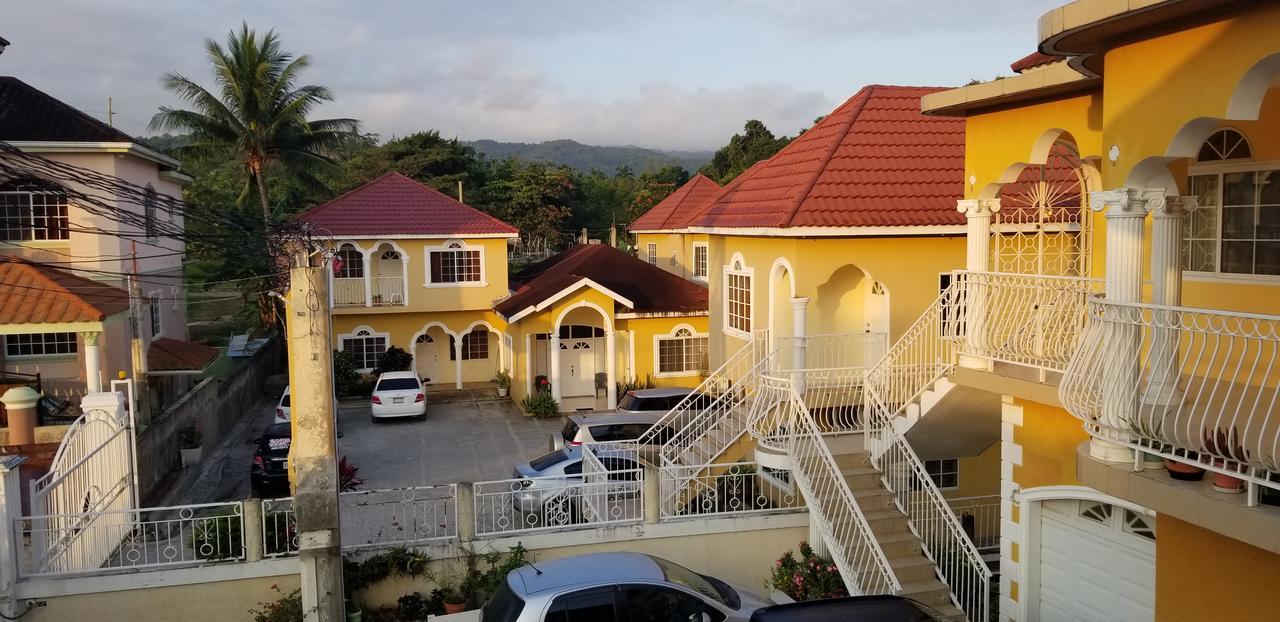 Wizzy Apartment Ocho Rios Exterior photo