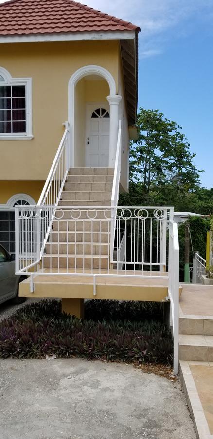 Wizzy Apartment Ocho Rios Exterior photo